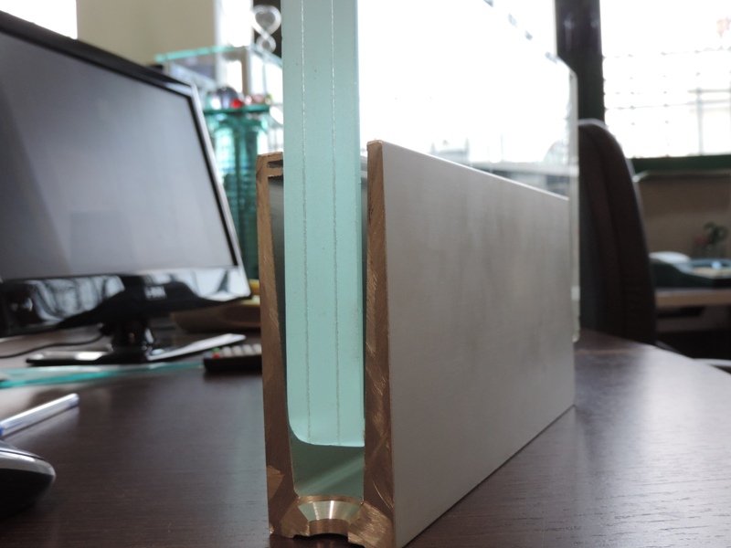 sistema parapetto alluminio con vetro stratificato